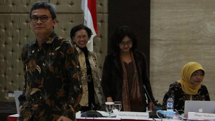Saat Johan Budi dan Anggota Pansel KPK Harkristuti Berbalas Pantun
