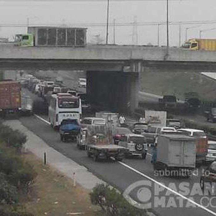 4 Mobil Tabrakan di Tol Jakarta-Tangerang, Bikin Macet Panjang