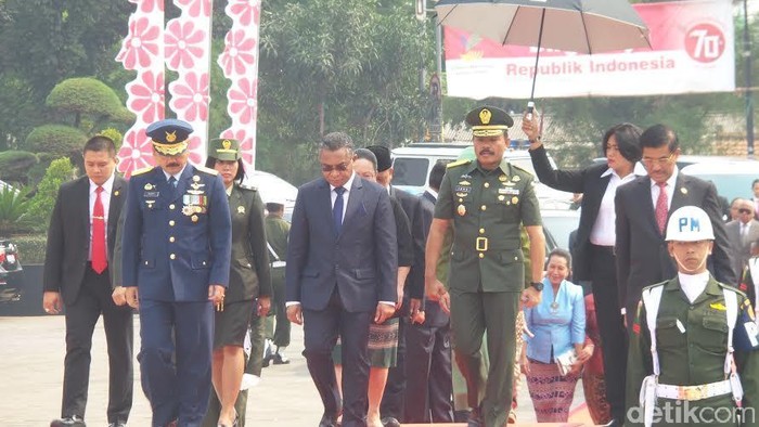 PM Timor Leste Rui Araoujo Ditemani Xanana Gusmao Ziarah di TMP Kalibata