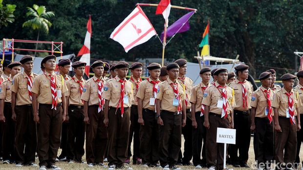 Ratusan narapidana dapat menghirup udara bebas selama 3 hari, dari 25 sampai 27 Agustus 2015. Para warga binaan dari lembaga pemasyarakatan (lapas), rumah tahanan (rutan), dan lembaga pembinaan khusus anak (LPKA) ini mengikuti Jambore Pramuka yang berlangsung di perkemahan Cibubur, Jakarta Timur. Yuk kita intip serunya kegiatan para napi ikuti Jambora Pramuka. Rengga Sancaya/detikcom.