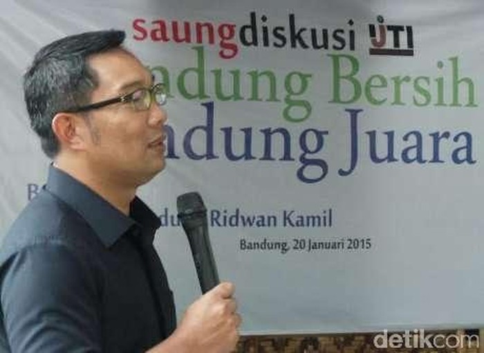 Ridwan Kamil Perintahkan Anak Buahnya Jebol Tembok Perumahan Elite