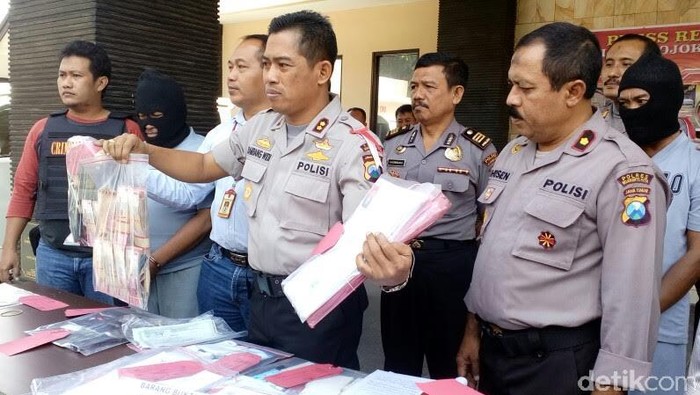 Dua Orang ini Peroleh Rp 3,5 Miliar dari Tipu 700 CPNS