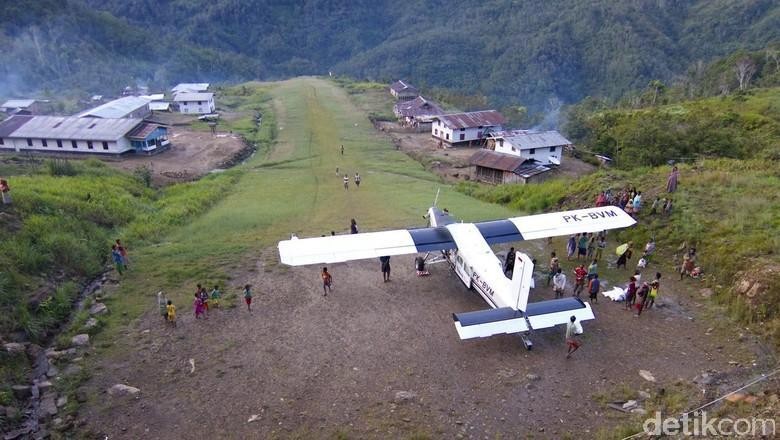 Pasca Trigana Jatuh, Kemenhub akan Tingkatkan Kualitas 12 Bandara Perintis Pasca Trigana Jatuh, Kemenhub akan Tingkatkan Kualitas 12 Bandara Perintis