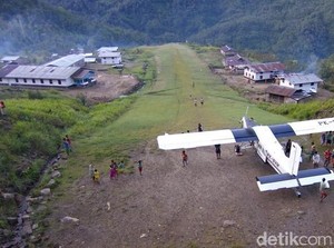 Kisah Peneliti Jerman Bangun Lapangan Terbang di Pedalaman Papua