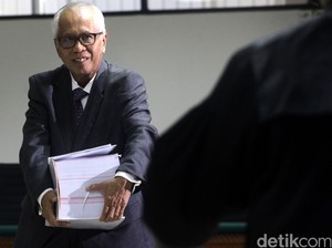 Lolos dari Tuntutan Rp 1 Triliun, Perusahaan Pembakar Hutan Dibela OC Kaligis