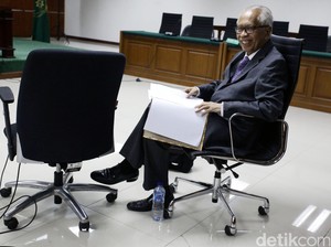 OC Kaligis Didakwa Suap Hakim PTUN Cs Total USD 27 Ribu dan SGD 5 Ribu