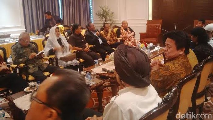 Sebagian Warga Kampung Pulo Mengadu ke Pimpinan DPR