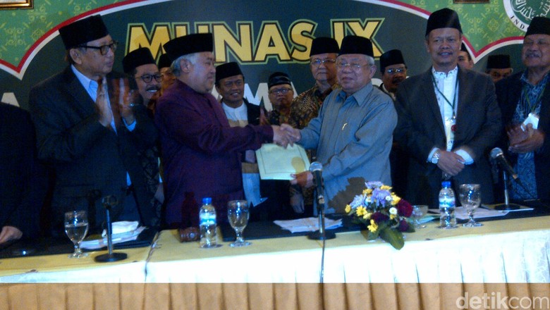 KH Maruf Amin Terpilih sebagai Ketua Umum MUI Pusat 2015-2020 KH Maruf Amin Terpilih sebagai Ketua Umum MUI Pusat 2015-2020