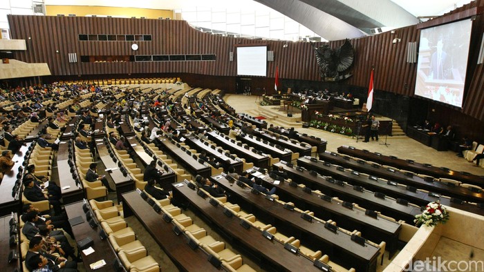 DPR RI mengelar rapat paripurna dalam rangka memperingati HUT DPR Ke-70 di Gedung Nusantara, Kompleks Parlemen, Senayan, Jakarta Pusat, Jumat (28/8/2015). Ketua DPR Setya Novanto berharap momen ini jadi pijakan menuju parlemen yang demokratis. Lamhot Aritonang/detikfoto