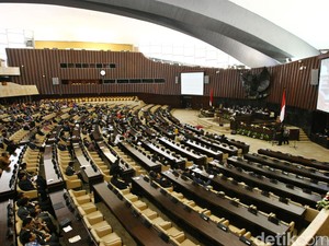 7 Megaproyek Diprotes, DPR Fokus di 3 Proyek Rp 2,08 T