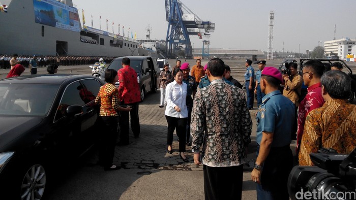 Menko Puan Pimpin Upacara Pemberangkatan Sail Tomini di Tanjung Priok