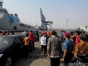 Menko Puan Pimpin Upacara Pemberangkatan Sail Tomini di Tanjung Priok