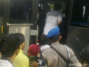 30 WN Taiwan dan 3 WNI di Bandung Diboyong ke Bareskrim Polri