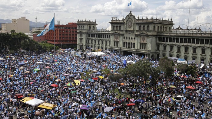 Dituduh Korupsi, Presiden Guatemala Didesak Mundur