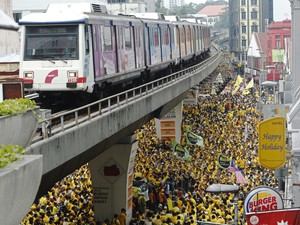 Water Canon Siaga, Cegah Demonstran Anti PM Najib Duduki Dataran Merdeka