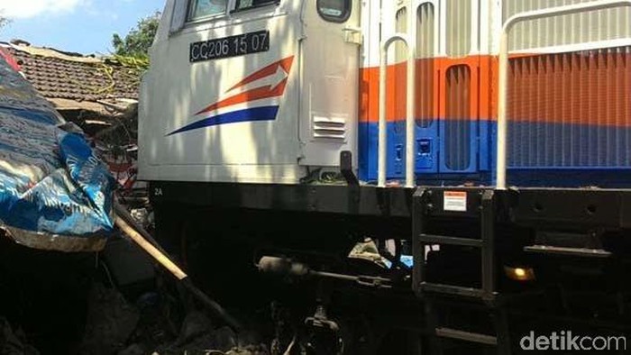 Lokomotif Tabrak Pembatas Saat Uji Coba Rem