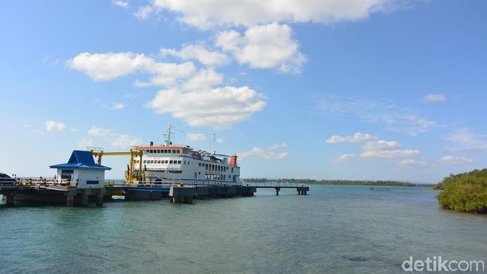 Berwisata ke Raja Ampat Kini Lebih Mudah dan Murah dengan KMP Lema
