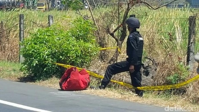 Isi Kardus Diduga Bom di Tol Dupak Ternyata Bunga Api