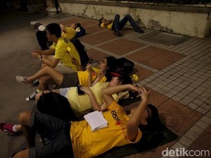 Demonstran Anti PM Najib Memilih Tidur di Jalanan