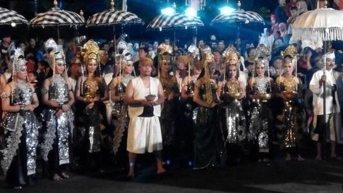 Festival Budaya Dunia Hipnotis Masyarakat Purwakarta