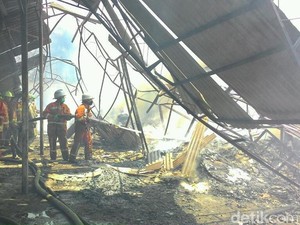 Gudang Mebel di Caringin Ludes Terbakar Gara-gara Pekerja Bakar Sampah