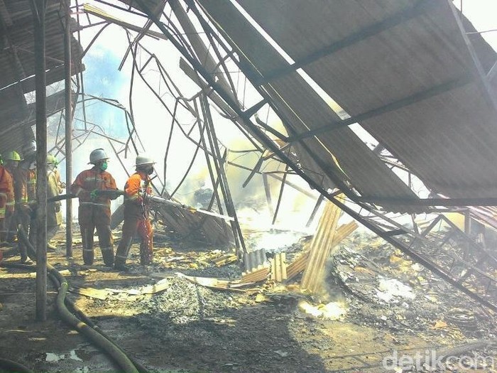 Gudang Mebel di Caringin Ludes Terbakar Gara-gara Pekerja Bakar Sampah