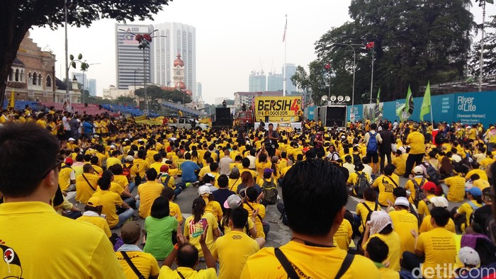 Teriakan Ribuan Pendemo Sebut PM Najib Paling Bodoh