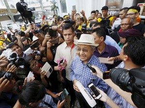 Mahathir Serukan Rakyat Malaysia Untuk Gulingkan PM Najib