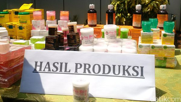 Tren Untuk Spanduk Toko Obat Dan Kosmetik  Erlie Decor