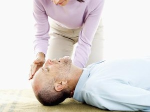 Pertolongan Pertama Saat Keluarga Terserang Stroke
