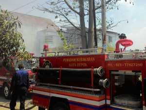 Kebakaran Gudang di Perumahan Kavling UI Timur Depok, 4 Damkar Diterjunkan