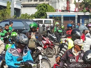 Mangkal di Pengkolan, Tukang Ojek di Tebet Ditertibkan