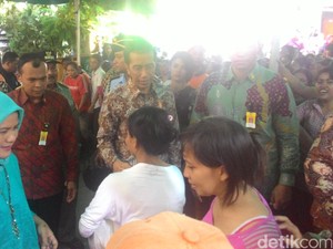 Blusukan di Kebon Jeruk, Jokowi Diserbu Ibu-ibu