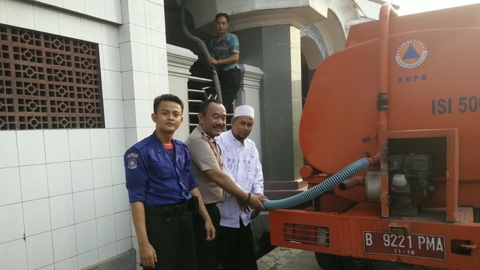 Kekeringan di Curug Tangerang, Warga Dipasok Air 2 Hari Sekali