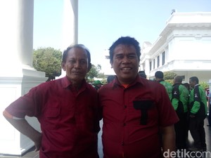 Tangis Haru Sopir Metro Mini Saat Beri Batu Akik ke Jokowi