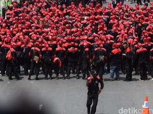 Ahok: Demo Buruh Tak Merusak, Tapi Masih Buang Sampah Sembarangan