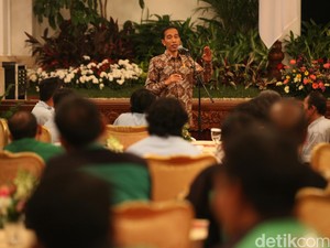Makan Siang Jokowi dengan Driver Go-Jek dan Terbitnya Larangan Beroperasi