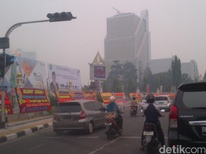 Bandara Pekanbaru Lumpuh Akibat Asap Kebakaran Lahan
