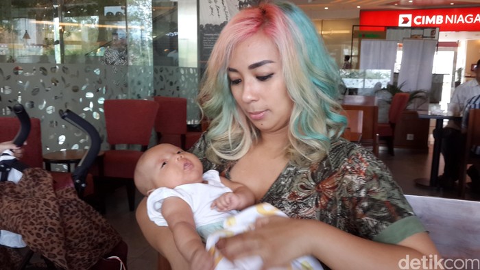 Lebih Dekat dengan Elysabeth Ongkojoyo, Ibu Muda yang Diusir Perokok di Mal