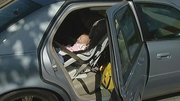Dikira Bayi yang Terjebak di Mobil, Ternyata Hanya Boneka