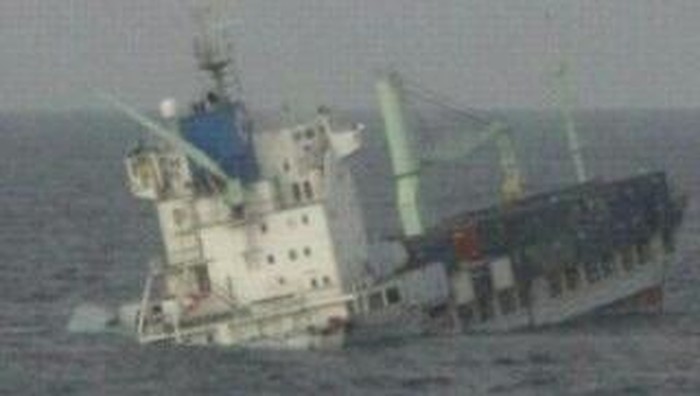 Kapal Kontainer Tenggelam di Masalembo, 2 Kru Dikabarkan Hilang