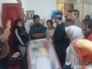 Ridwan Kamil Sambangi Rumah Siswi SMP yang Jadi Korban Pembunuhan