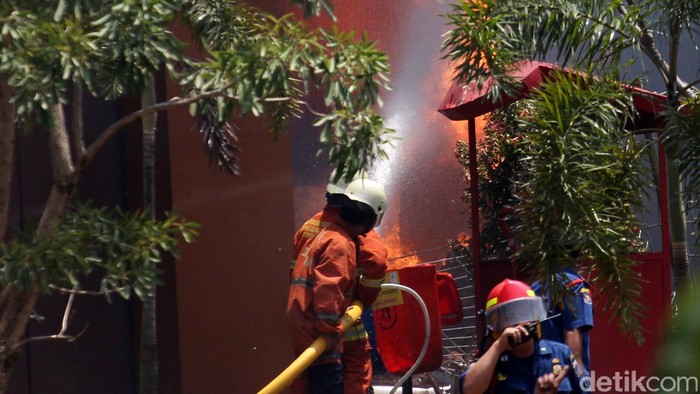 Gardu Kembangan Terbakar, PLN Padamkan Listrik Setiap 3 Jam di Tangerang