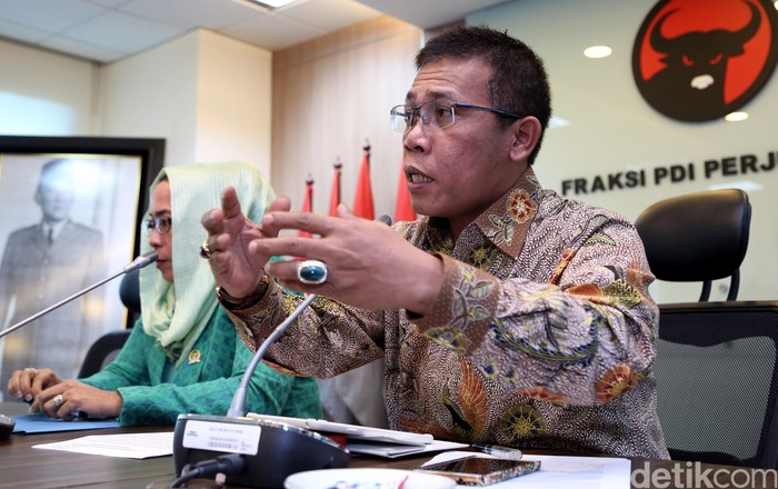 PDIP: Anggota DPR Akan Gulirkan Mosi Tidak Percaya ke Novanto