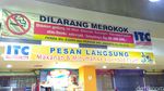 Duh Kumuhnya! Pedagang dan Pengunjung Begitu Bebas Merokok di ITC