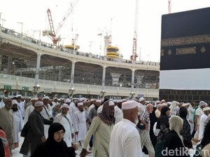 Masjidil Haram Kian Ramai, Jemaah Salat Meluber Hingga ke Teras Masjid