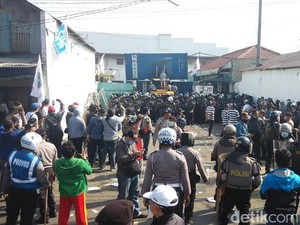 Eksekusi PT Cinderella Berlangsung Ricuh, Polisi dan Wartawan Terluka