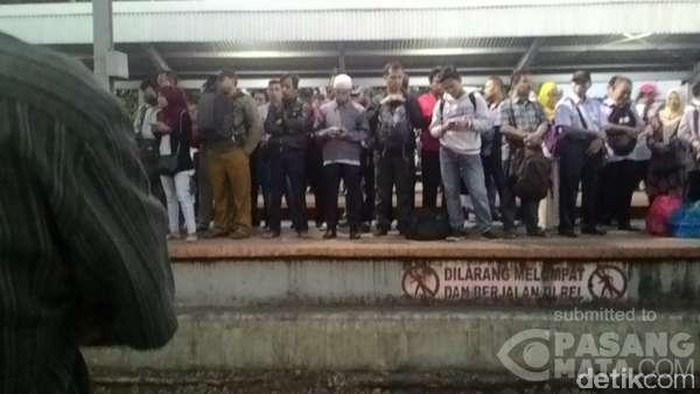 Ada Rel Patah di Jalur Depok-Citayam, Kereta Jalan Bergiliran