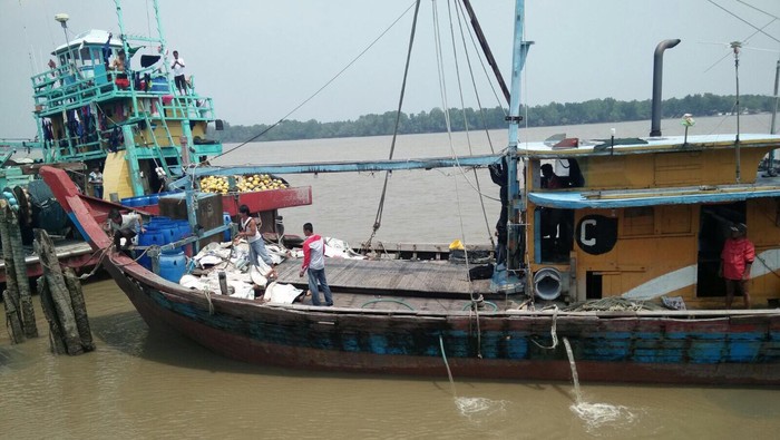Kapal Berisi 100 WNI Tenggelam di Malaysia, Begini Suasana Evakuasinya