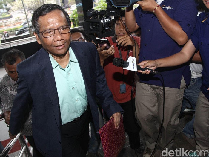 Mahfud MD Datangi KPK